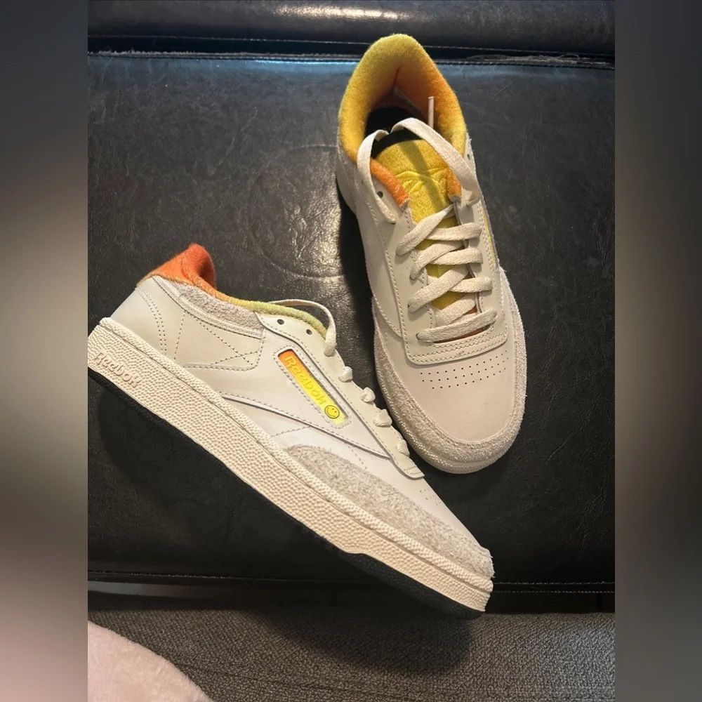 Reebok Smiley Club C 85’s - Picture 2 of 9